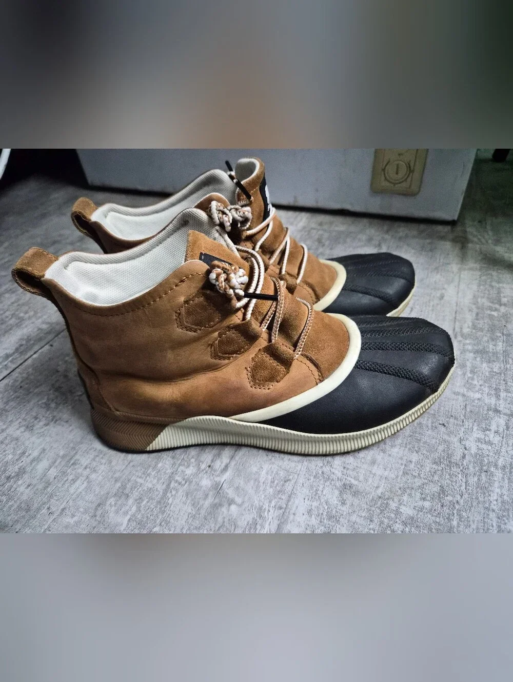 Sorel Men's/womens Brown and Black Suede Lace-Up Boots